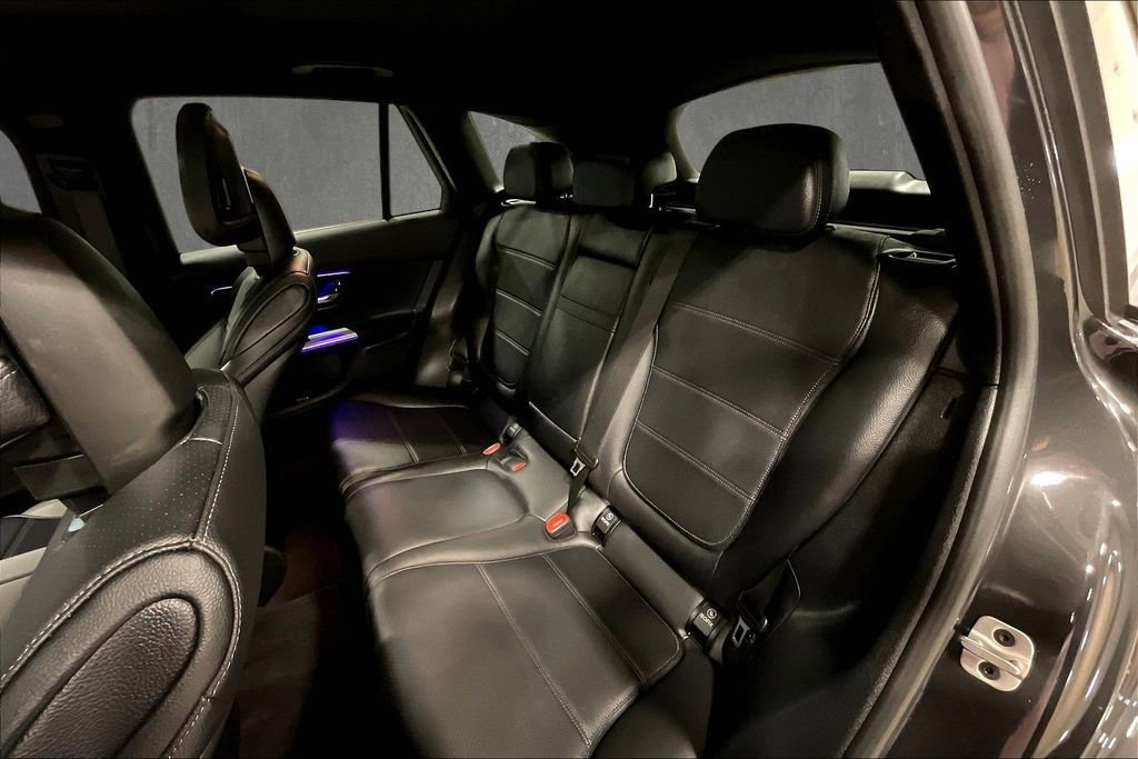 Used 2025 Mercedes-Benz GLC 300 4MATIC image 22
