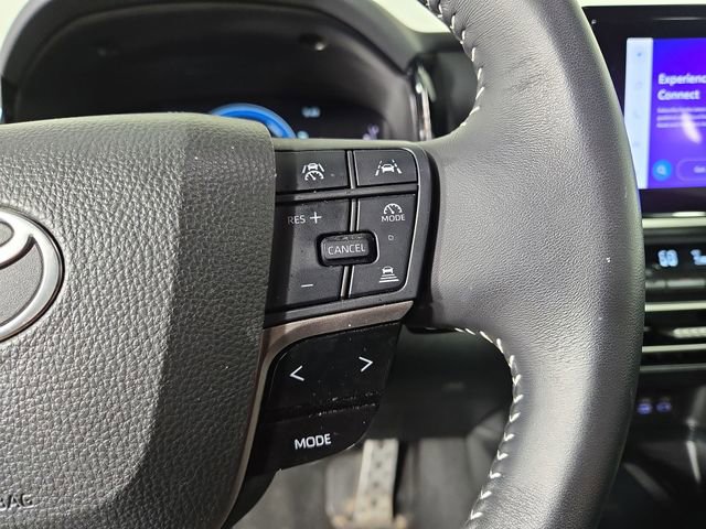 Used 2025 Toyota Camry SE FWD image 24