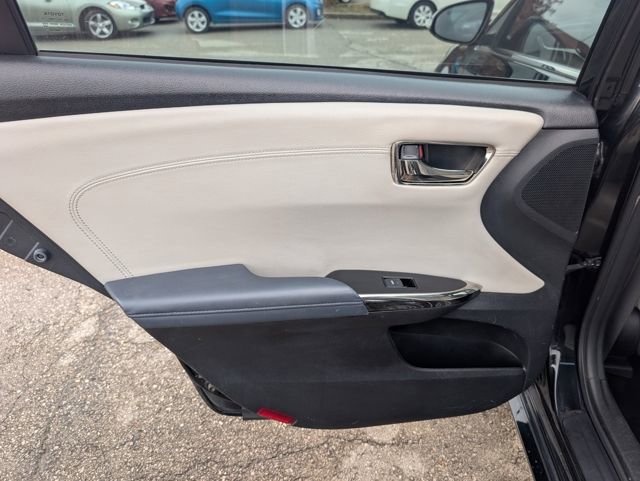 Used 2014 Toyota Avalon XLE image 16