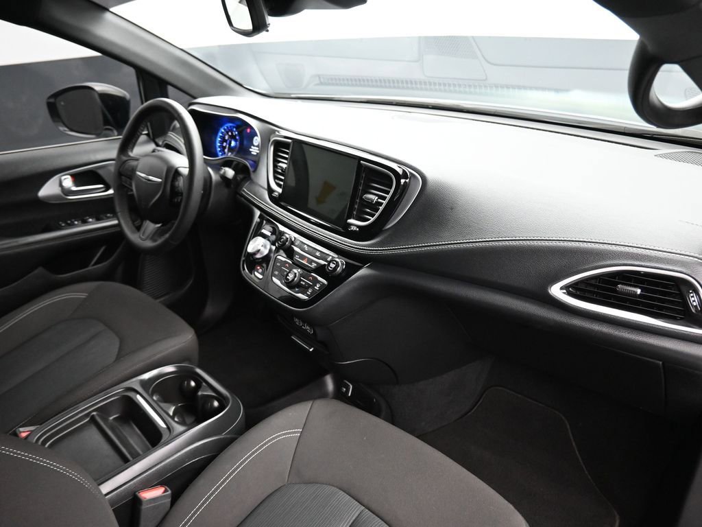 Used 2024 Chrysler Pacifica Touring image 58