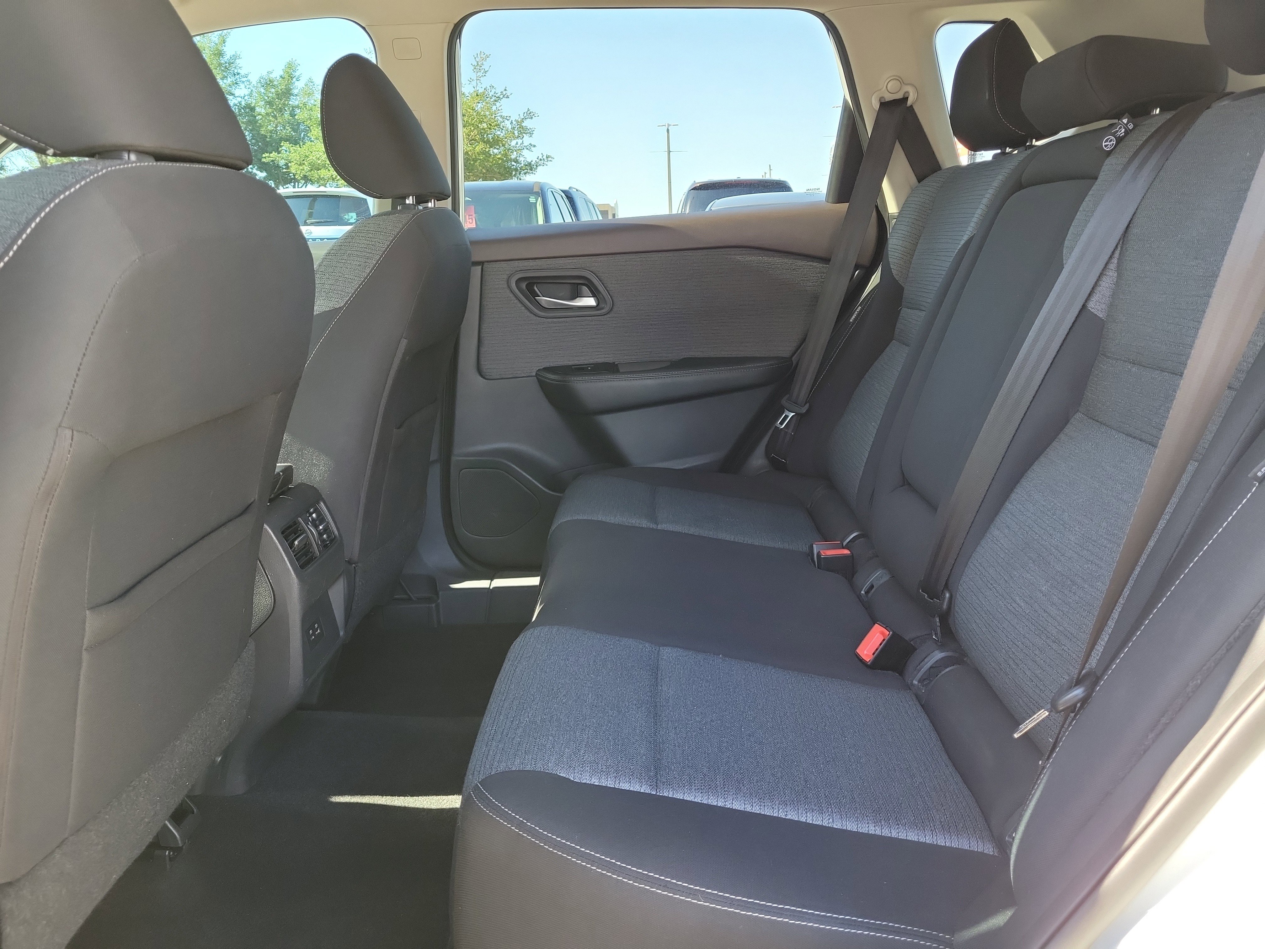 Used 2021 Nissan Rogue SV FWD image 17