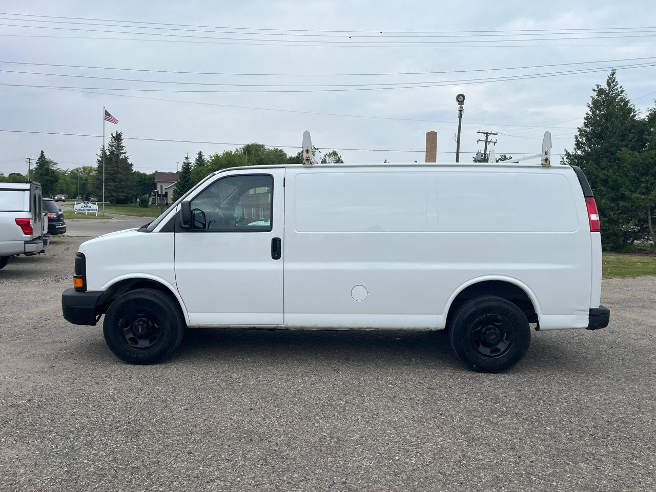 Used 2016 GMC Savana 2500 RWD image 2