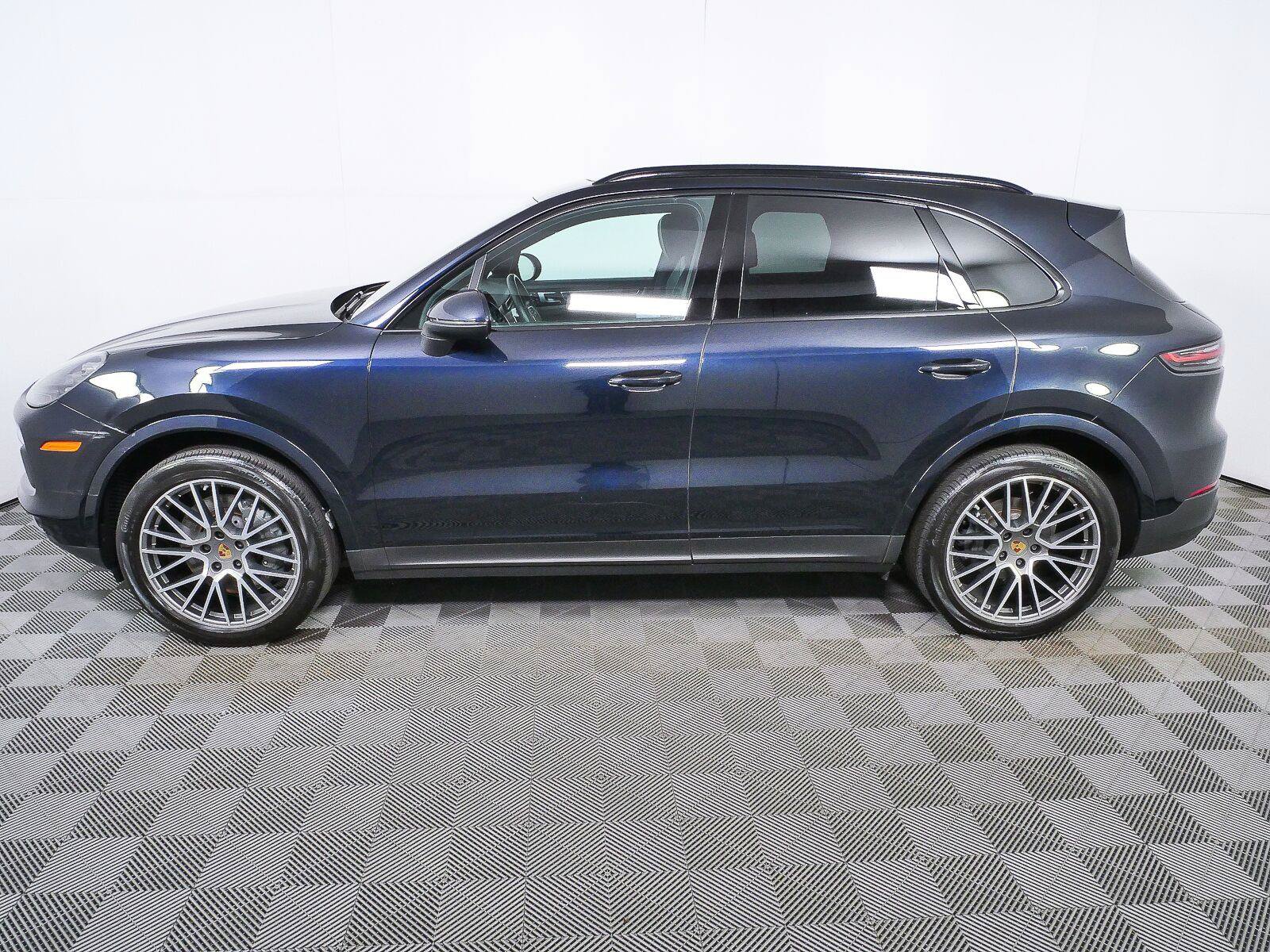 Certified 2022 Porsche Cayenne S Platinum AWD/4WD image 2