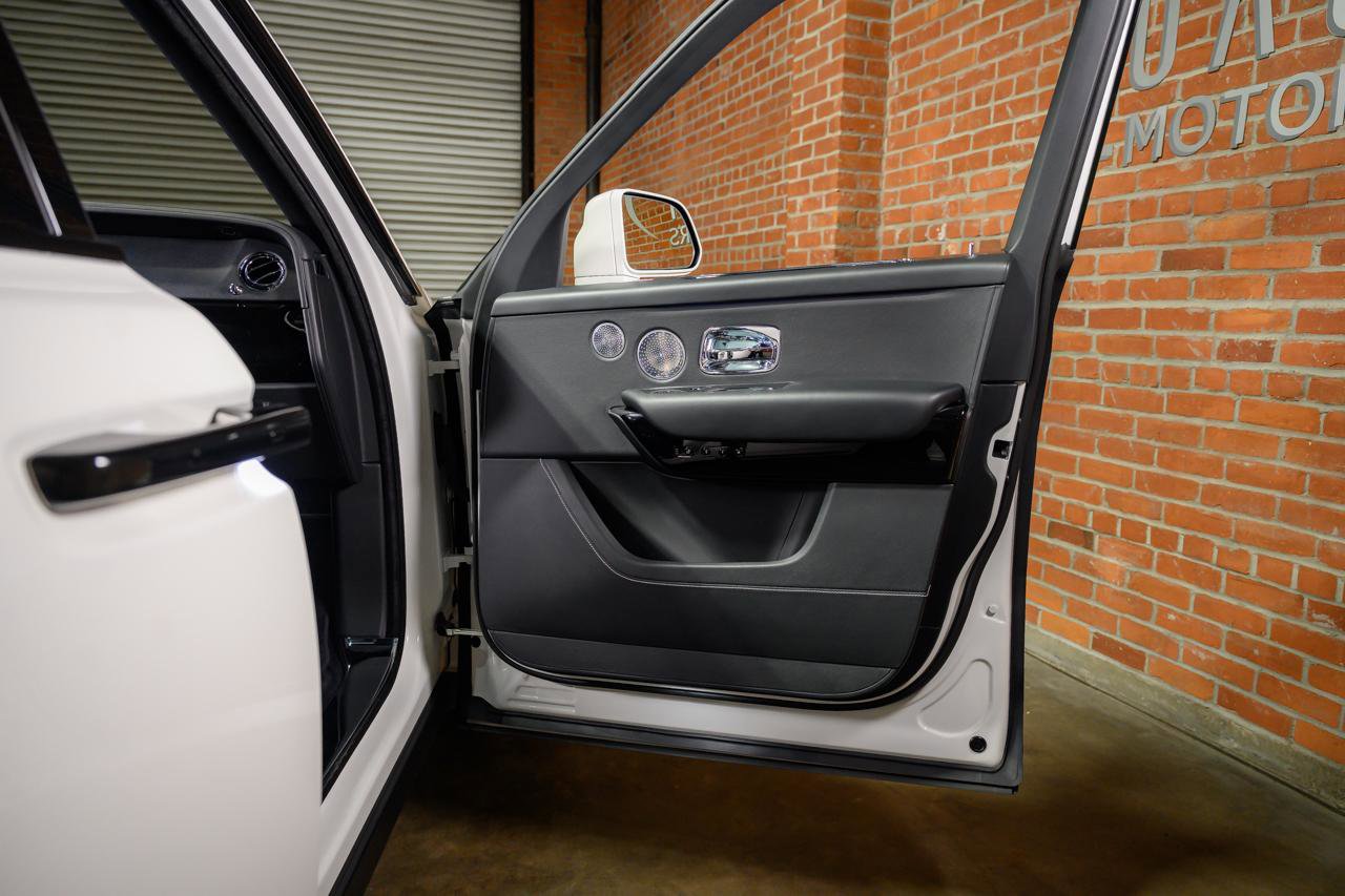 Used 2019 Rolls-Royce Cullinan image 27