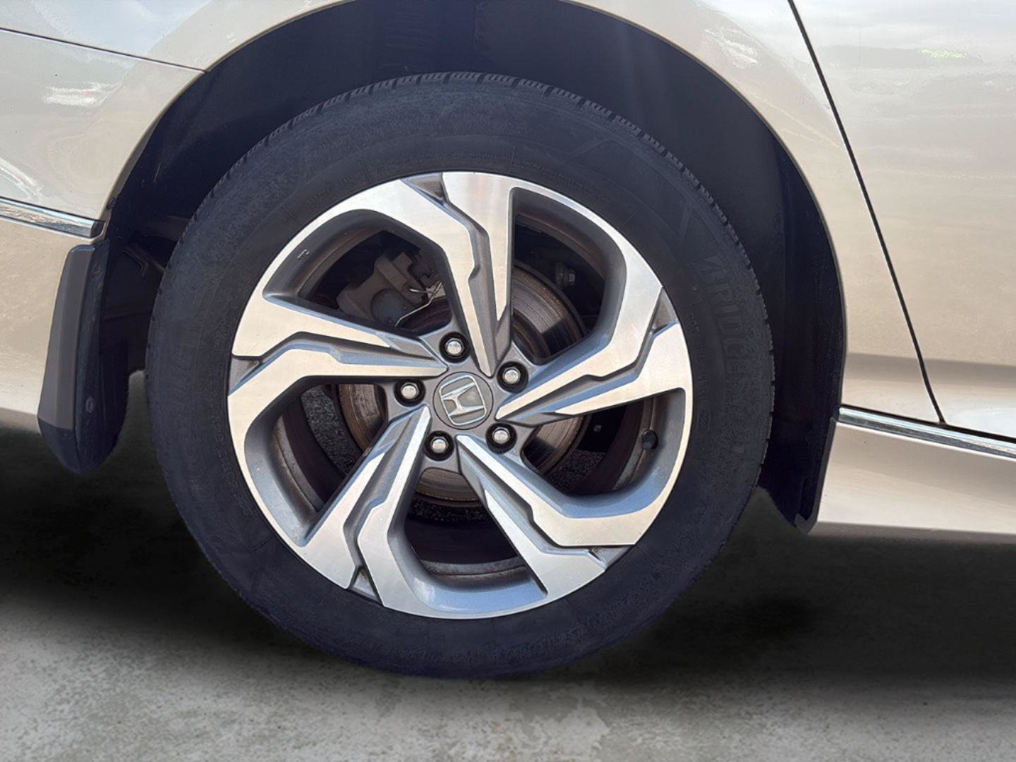 Used 2018 Honda Accord EX image 24