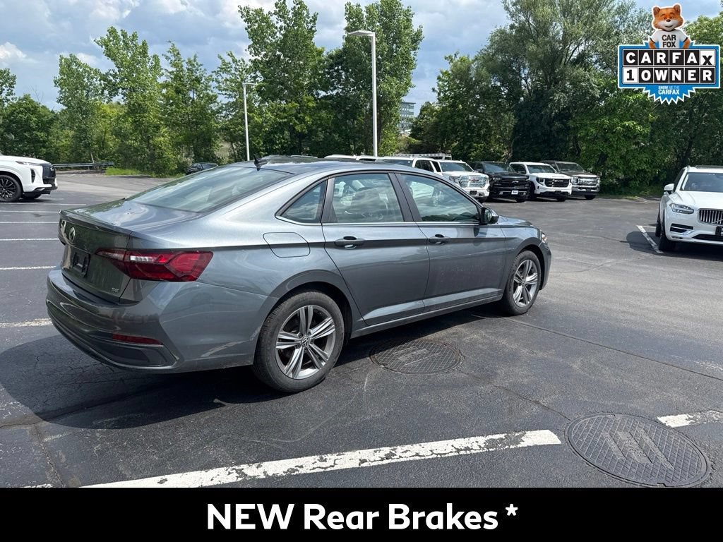 Used 2024 Volkswagen Jetta SE FWD image 3