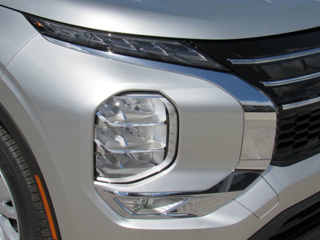 New 2026 Mitsubishi Outlander ES image 9