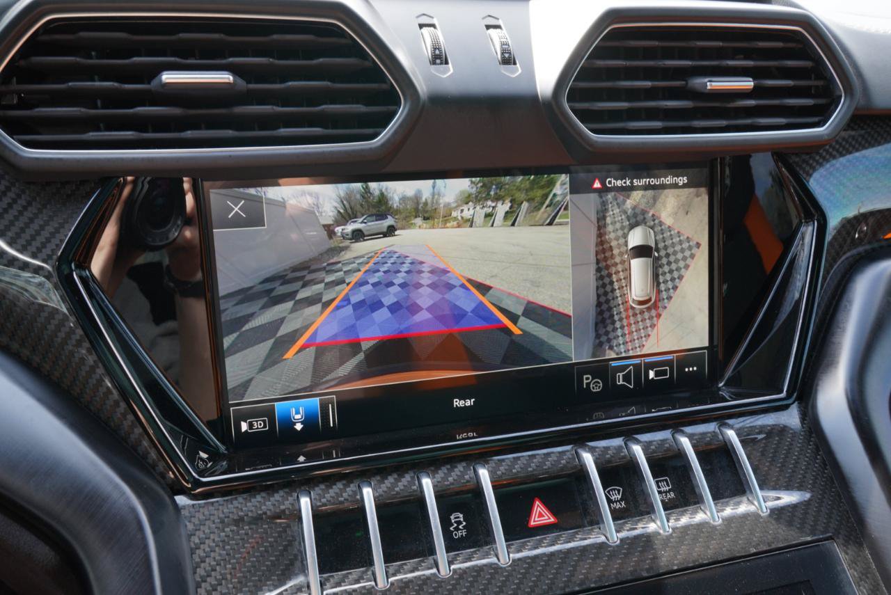 Used 2022 Lamborghini Urus AWD/4WD image 33