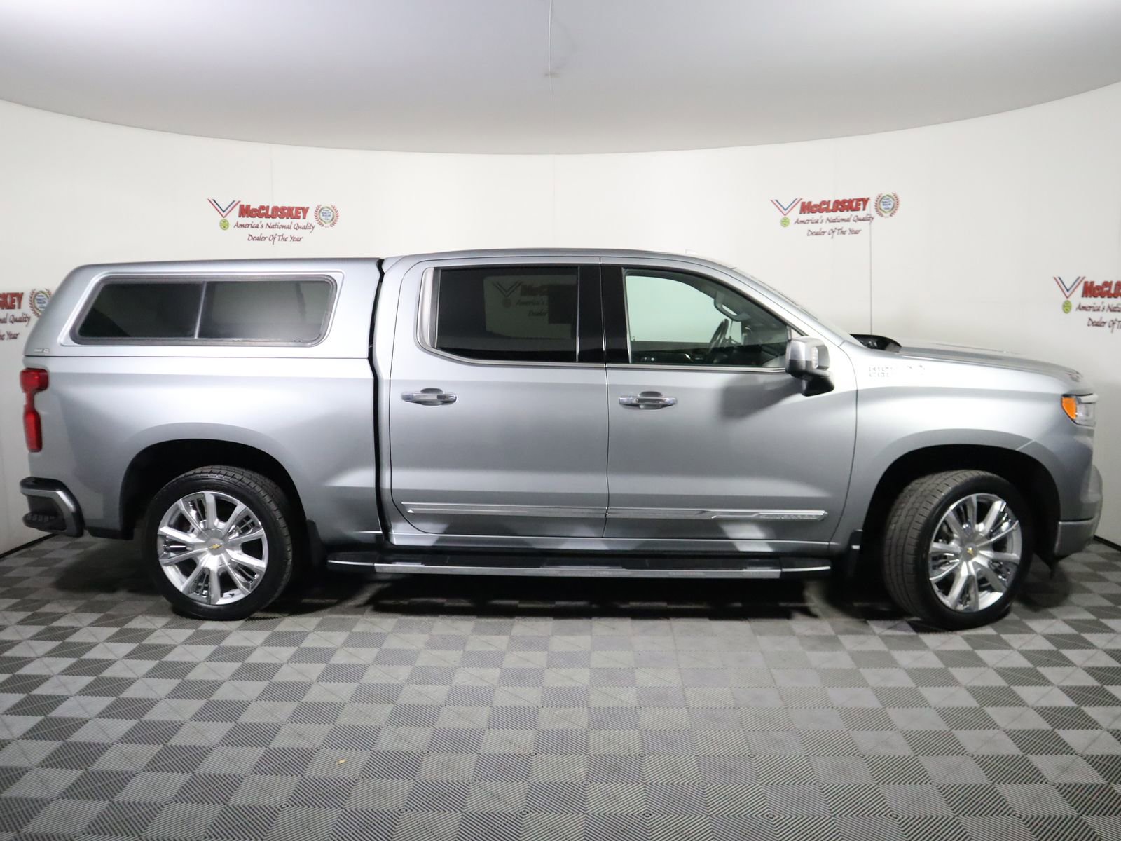 Used 2023 Chevrolet Silverado 1500 High Country w/ High Country Premium Package image 3