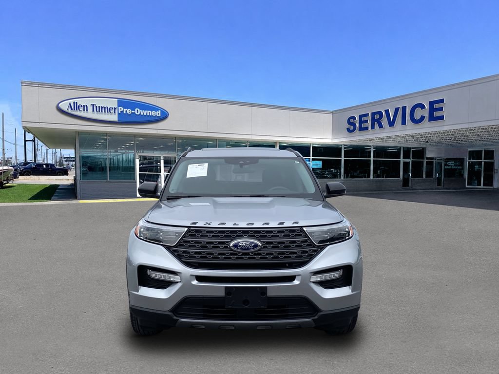 Used 2023 Ford Explorer XLT w/ Equipment Group 202A AWD/4WD image 3