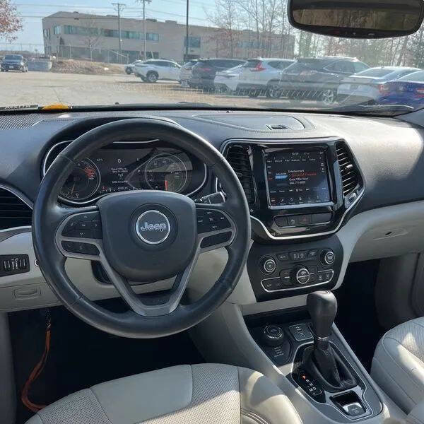 Used 2019 Jeep Cherokee Limited image 7