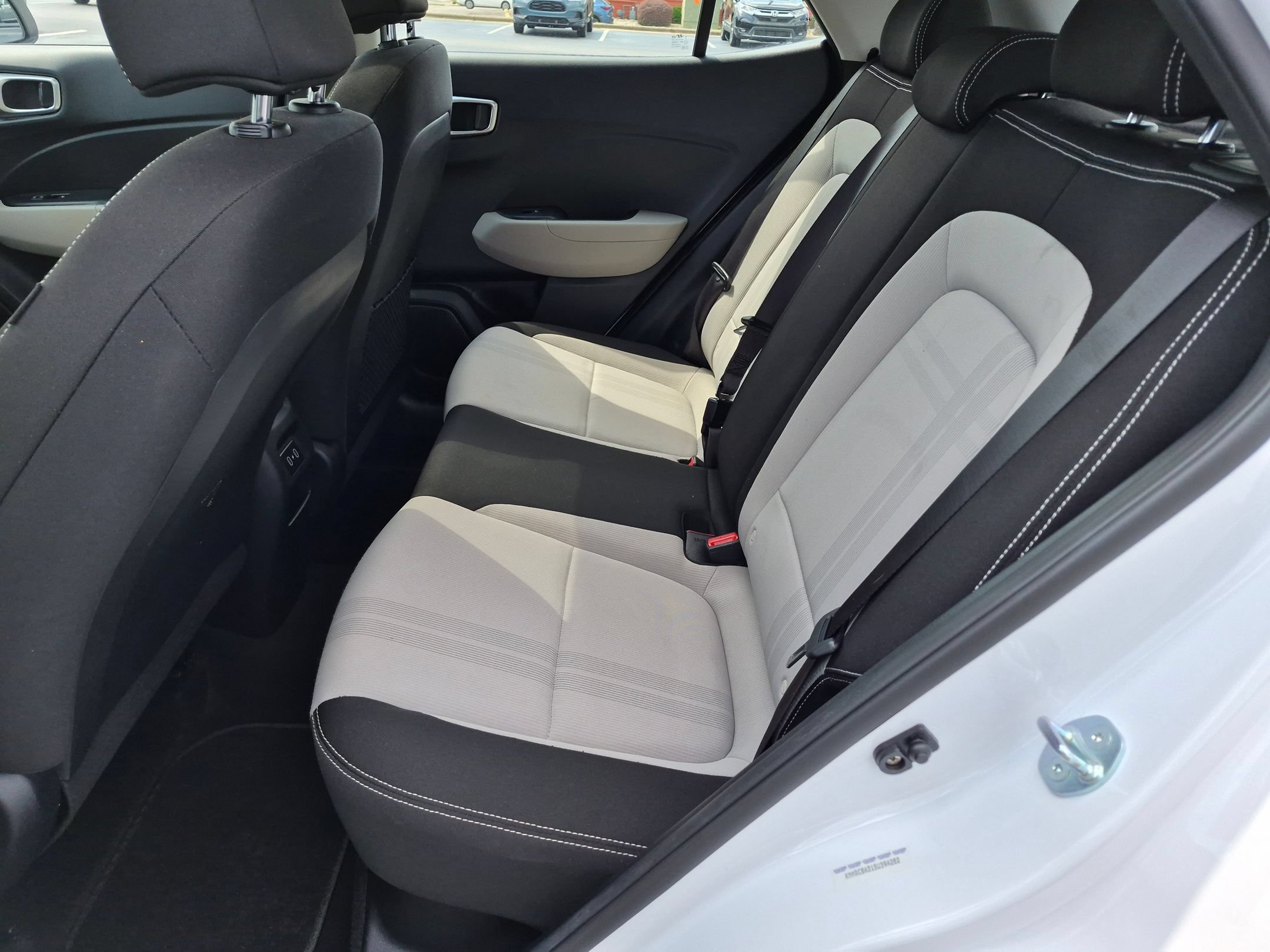 Used 2025 Hyundai Venue SEL FWD image 29