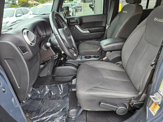 Used 2016 Jeep Wrangler Unlimited Sahara w/ Connectivity Group AWD/4WD image 24