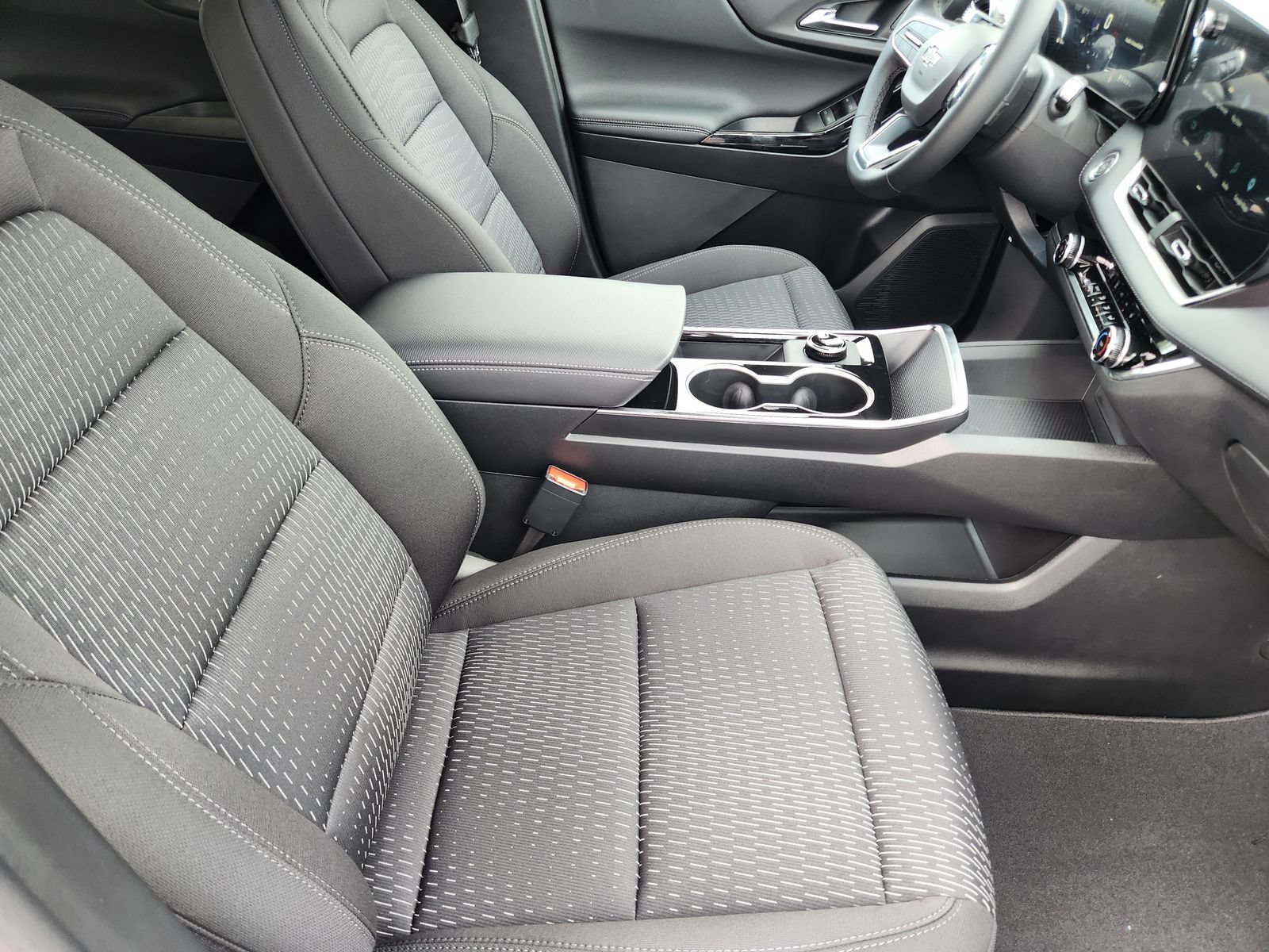 New 2027 Chevrolet Equinox LT w/ Midnight Edition FWD image 13