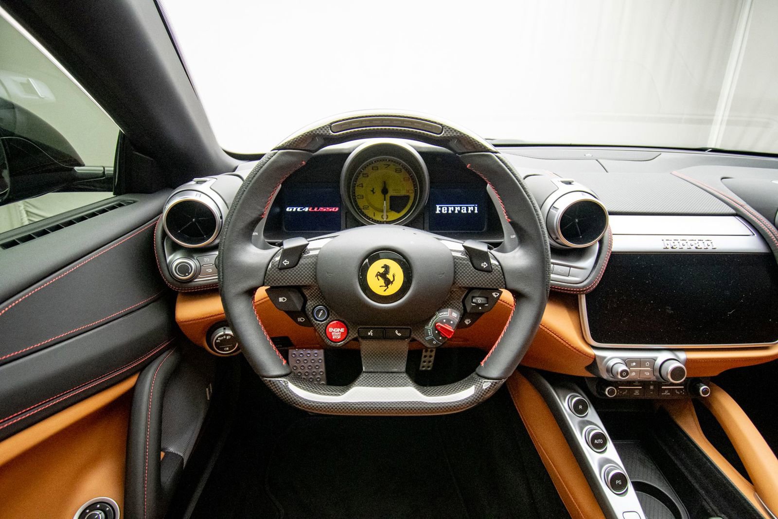 Used 2018 Ferrari GTC4Lusso AWD/4WD image 12