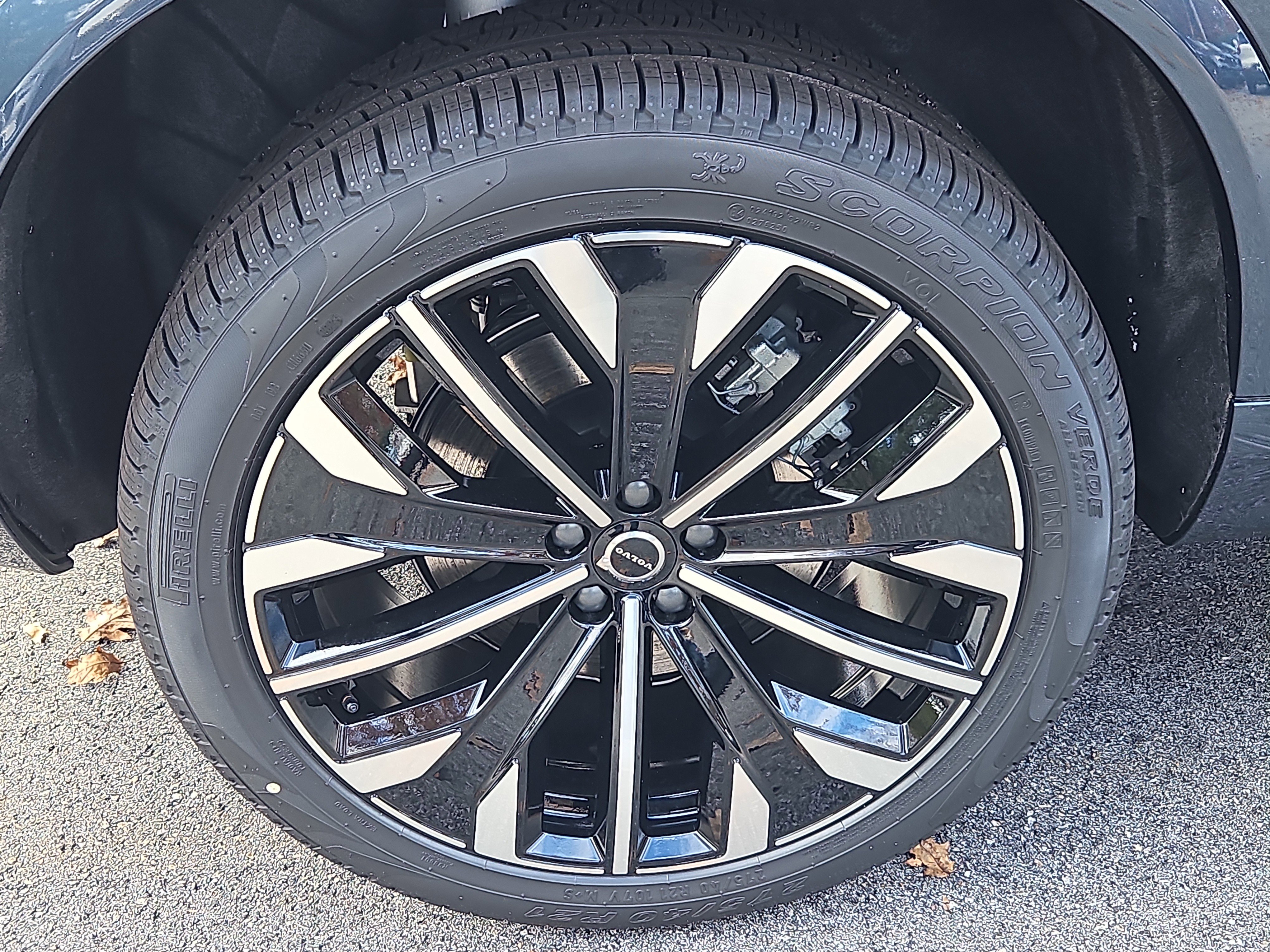 New 2026 Volvo XC90 B6 Plus w/ Protection Package Premier image 19