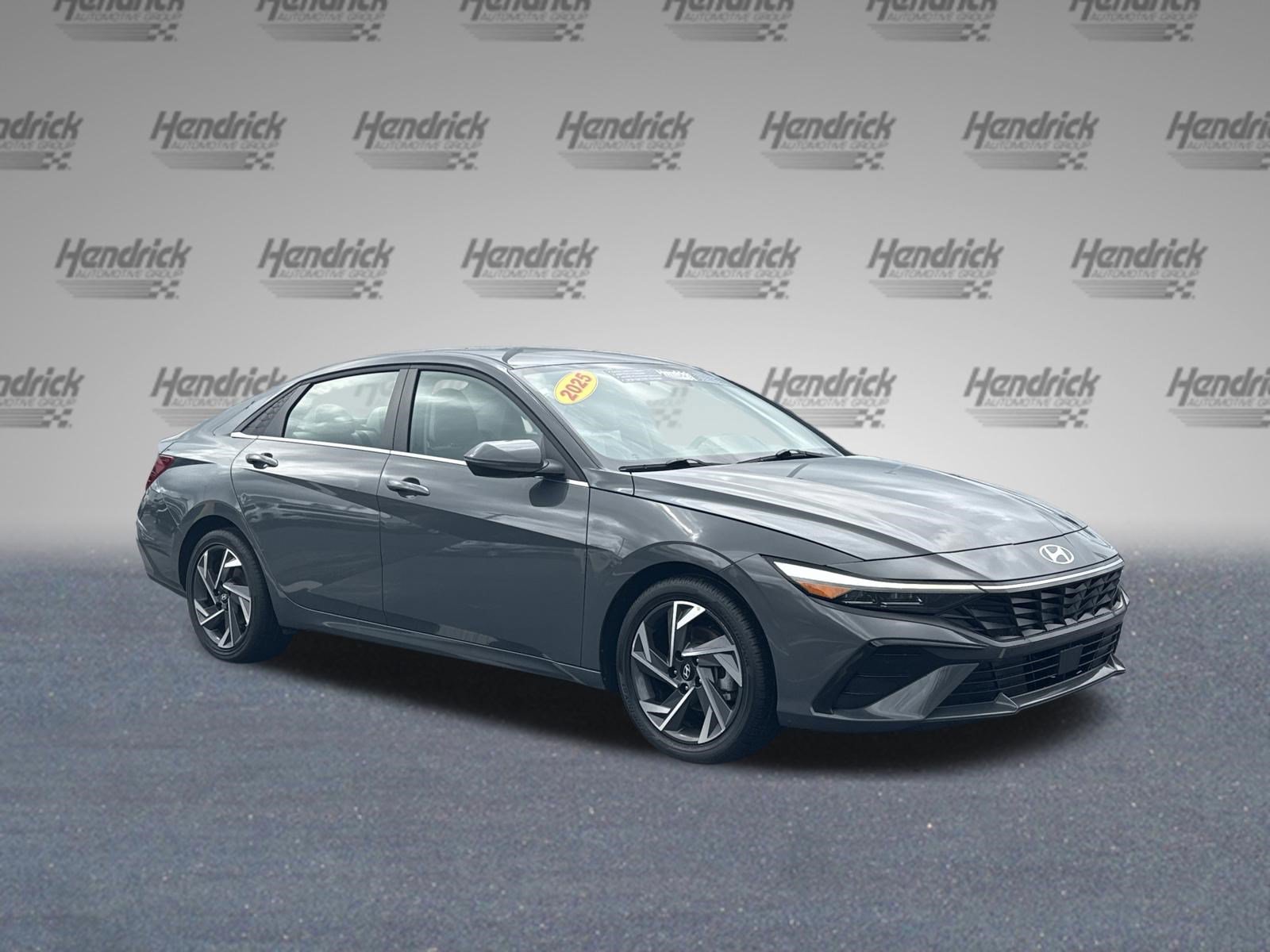 Used 2025 Hyundai Elantra Limited FWD image 2