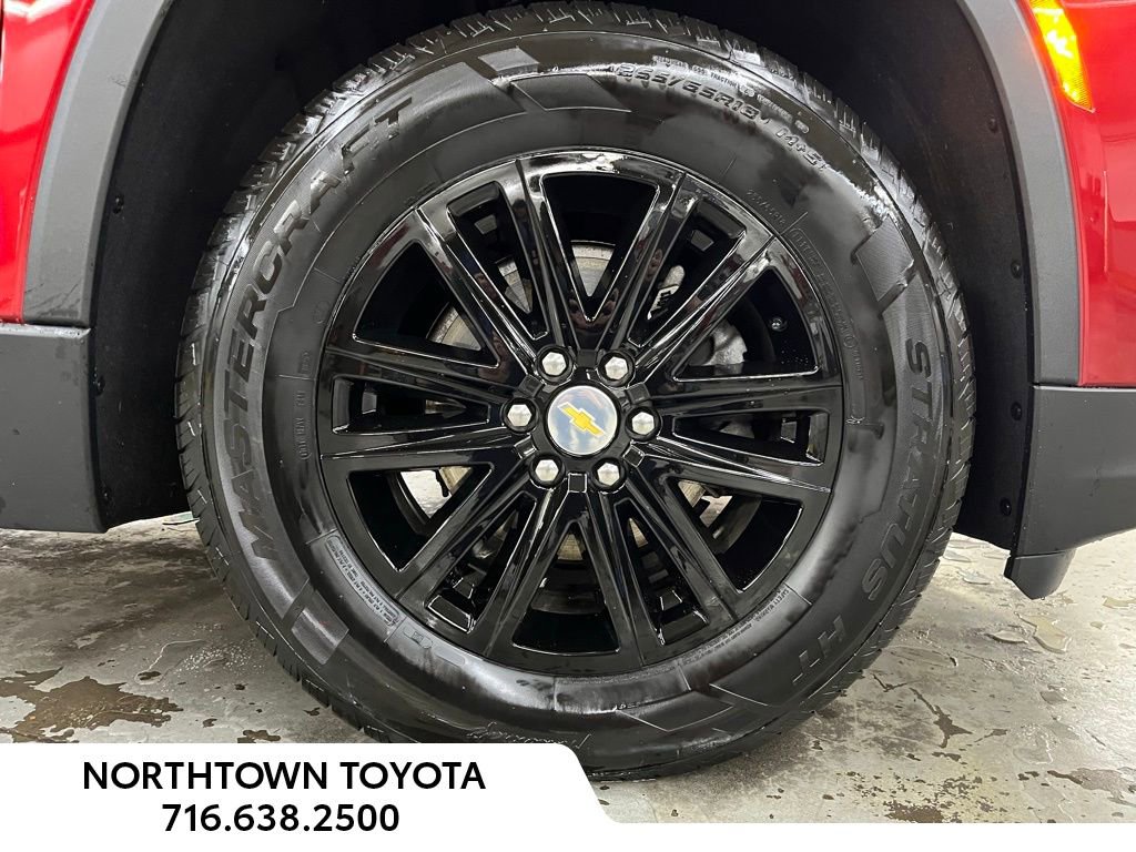 Used 2023 Chevrolet Traverse LT image 32