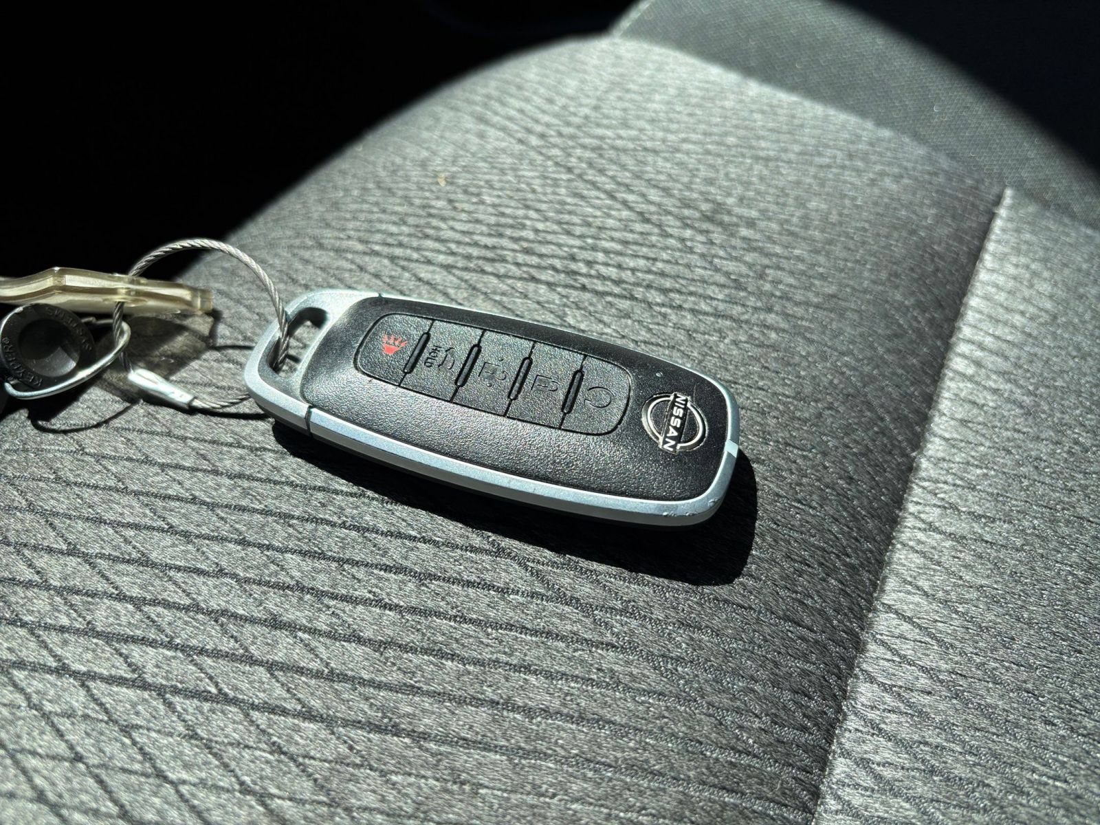 Used 2025 Nissan Rogue SV FWD image 18