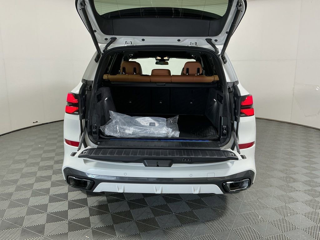 Certified 2026 BMW X5 xDrive50e w/ M Sport Package AWD/4WD image 6