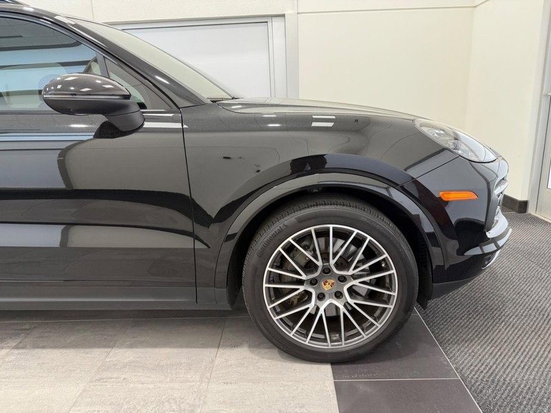 Certified 2023 Porsche Cayenne S image 9