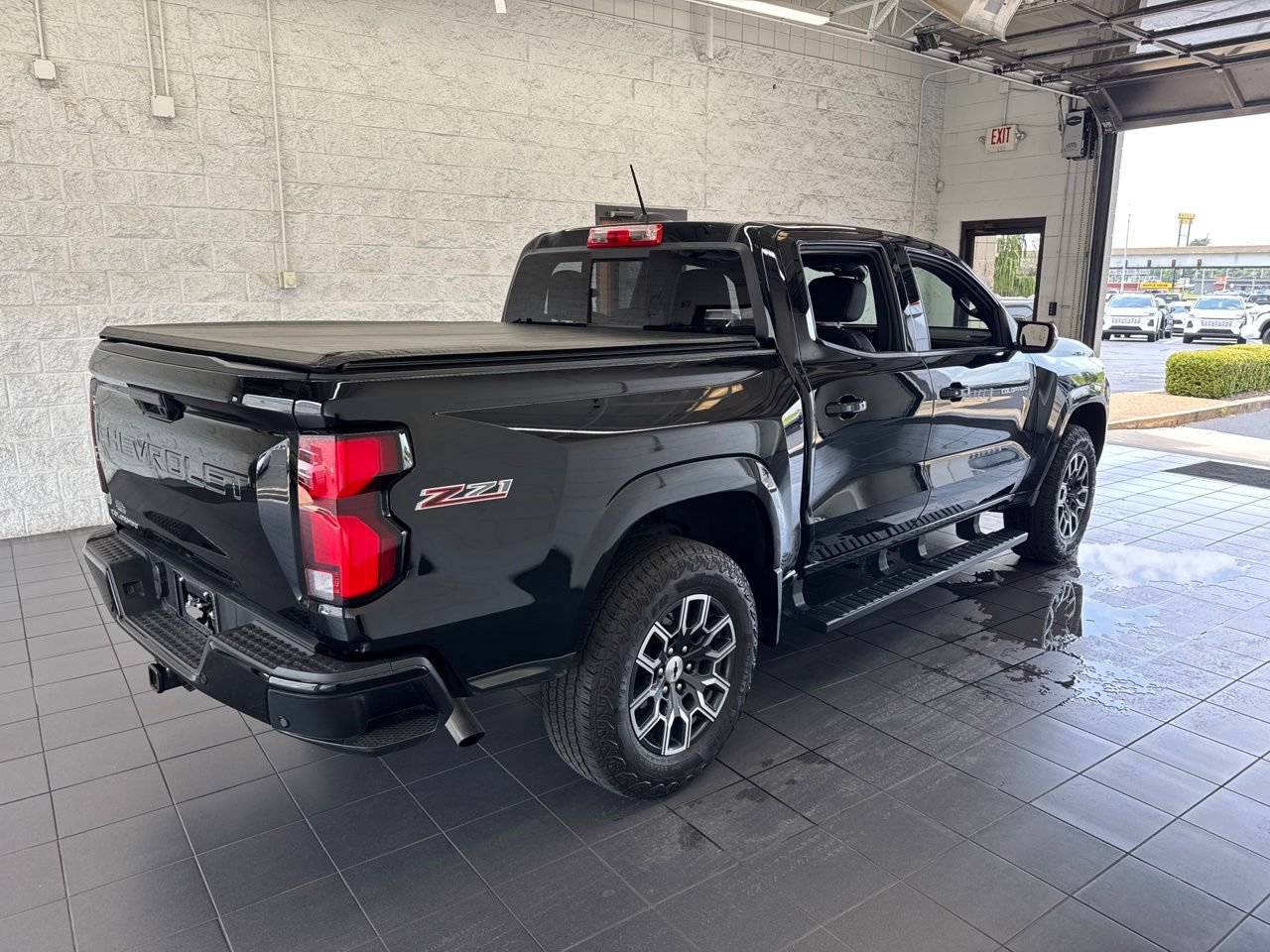Used 2023 Chevrolet Colorado Z71 w/ Z71 Convenience Package 2 AWD/4WD image 8