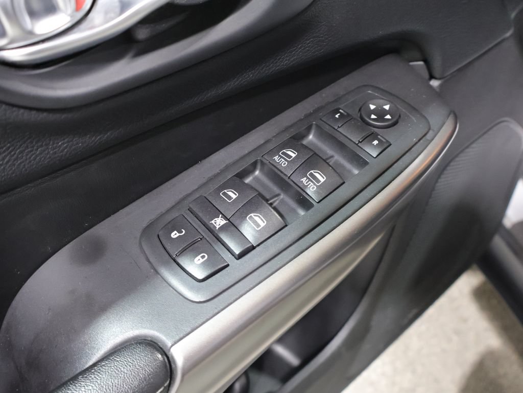 Used 2020 Jeep Cherokee Limited w/ Safetytec Group AWD/4WD image 14