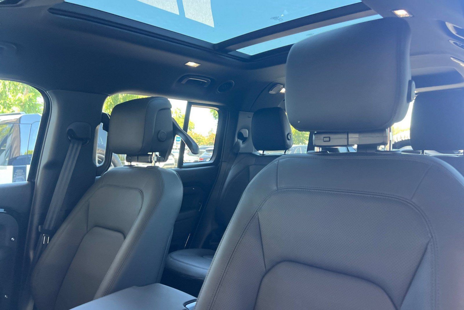 New 2026 Land Rover Defender 130 X-Dynamic SE AWD/4WD image 22