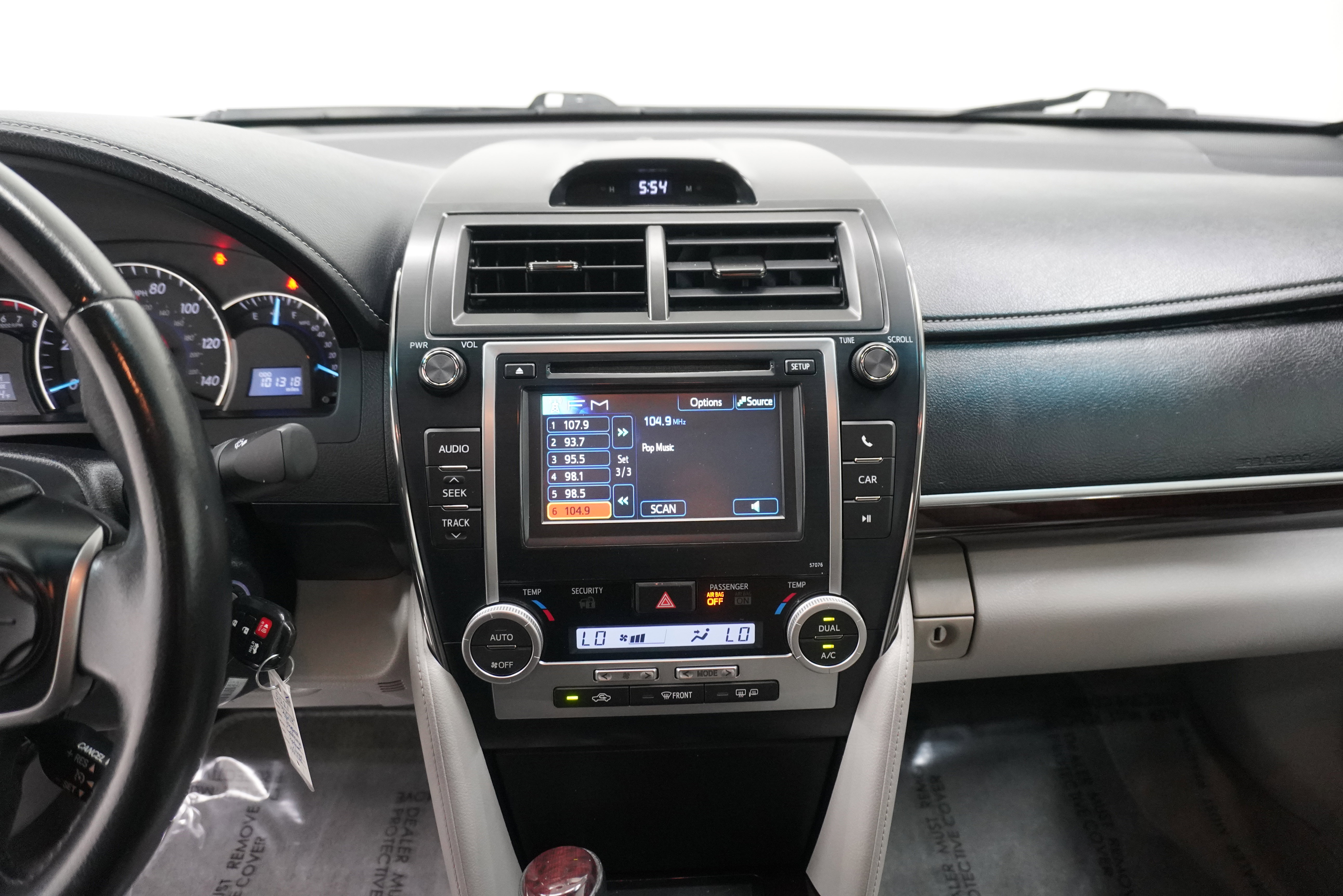 Used 2014 Toyota Camry XLE FWD image 17