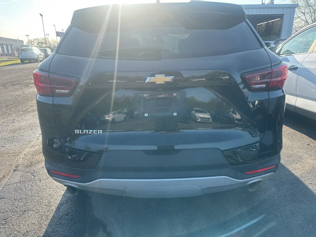 Used 2025 Chevrolet Blazer LT image 3
