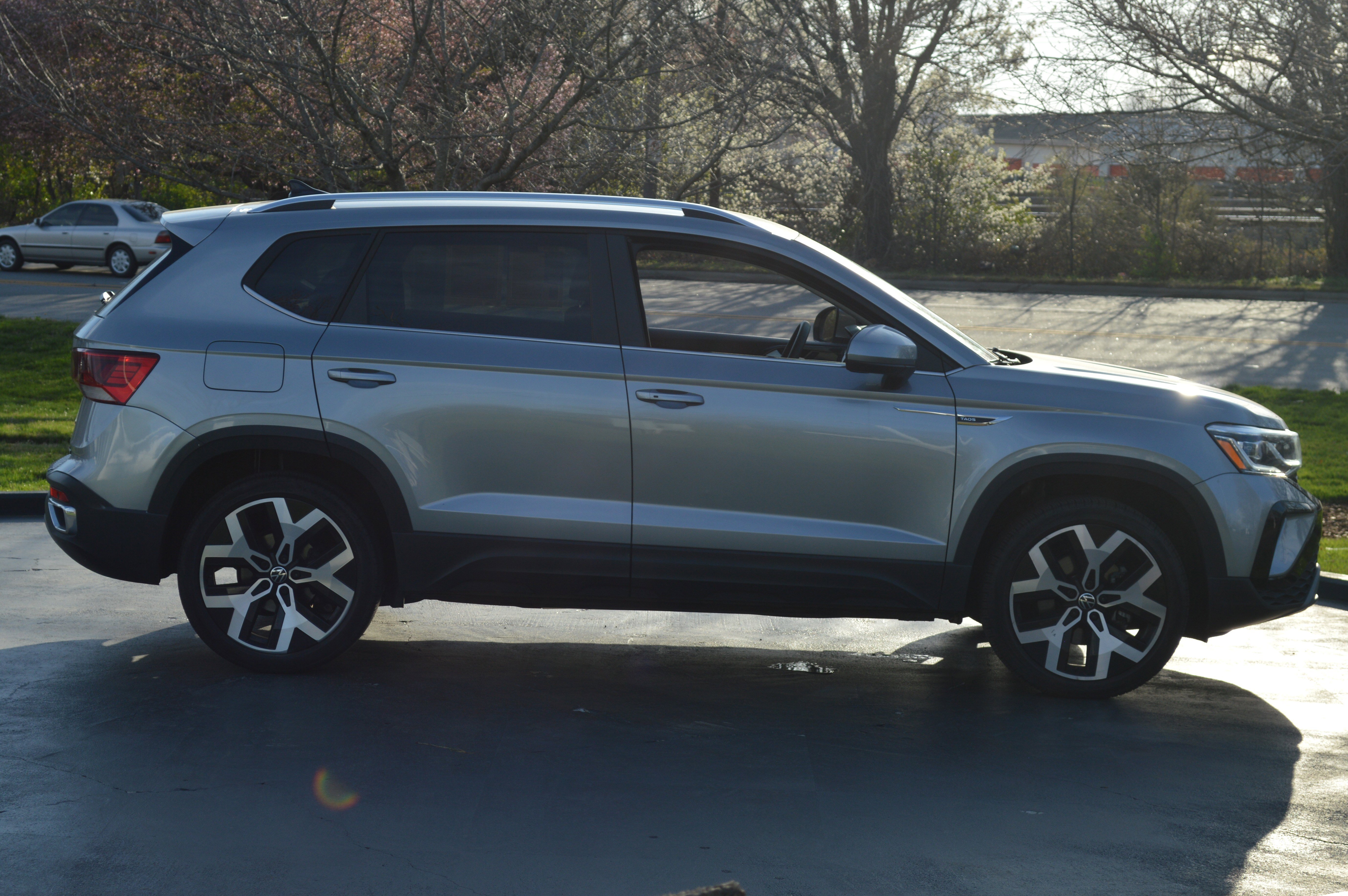 Used 2022 Volkswagen Taos SEL image 12