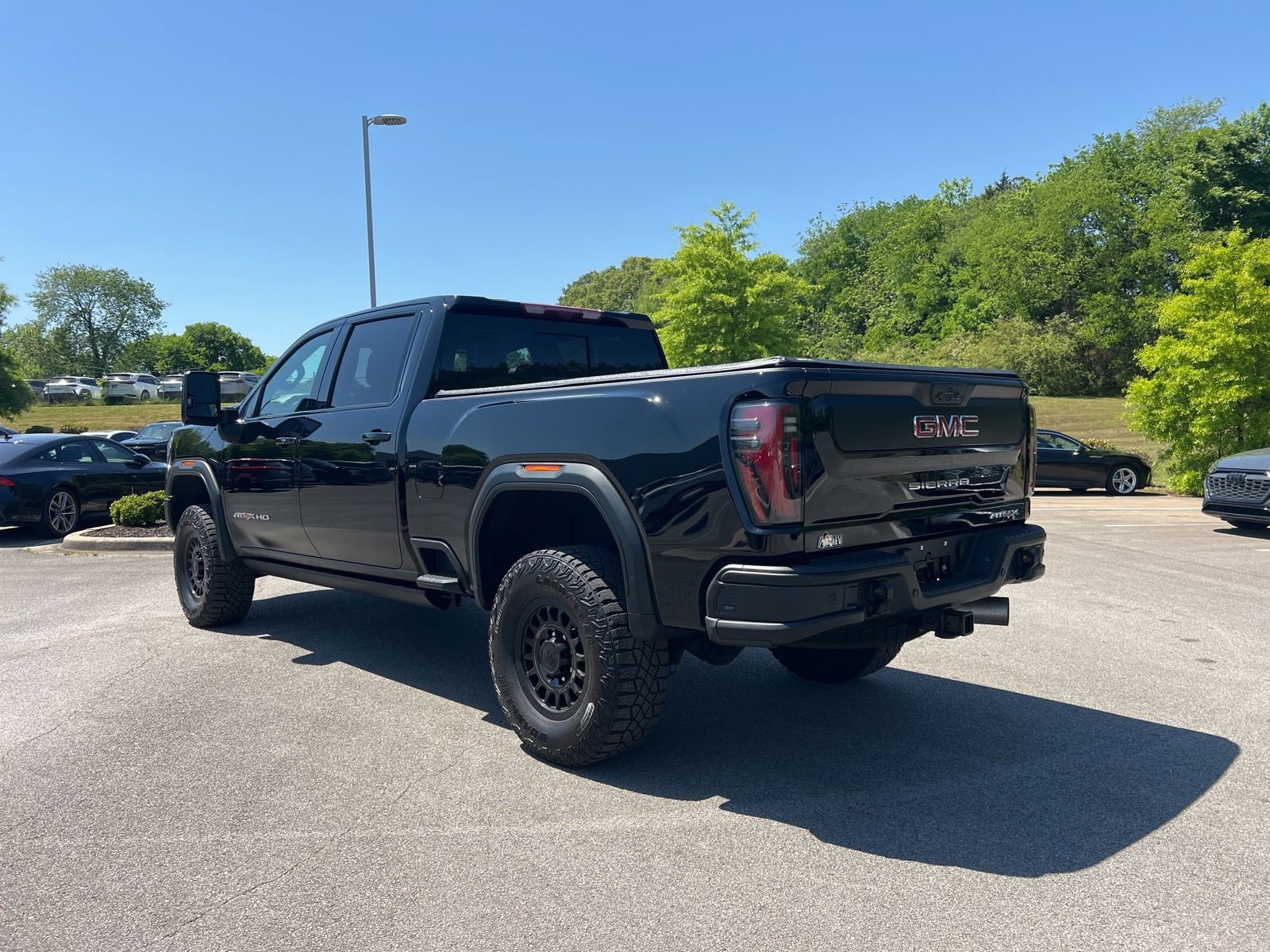 Used 2025 GMC Sierra 2500 AT4X w/ AT4X AEV Edition AWD/4WD image 7
