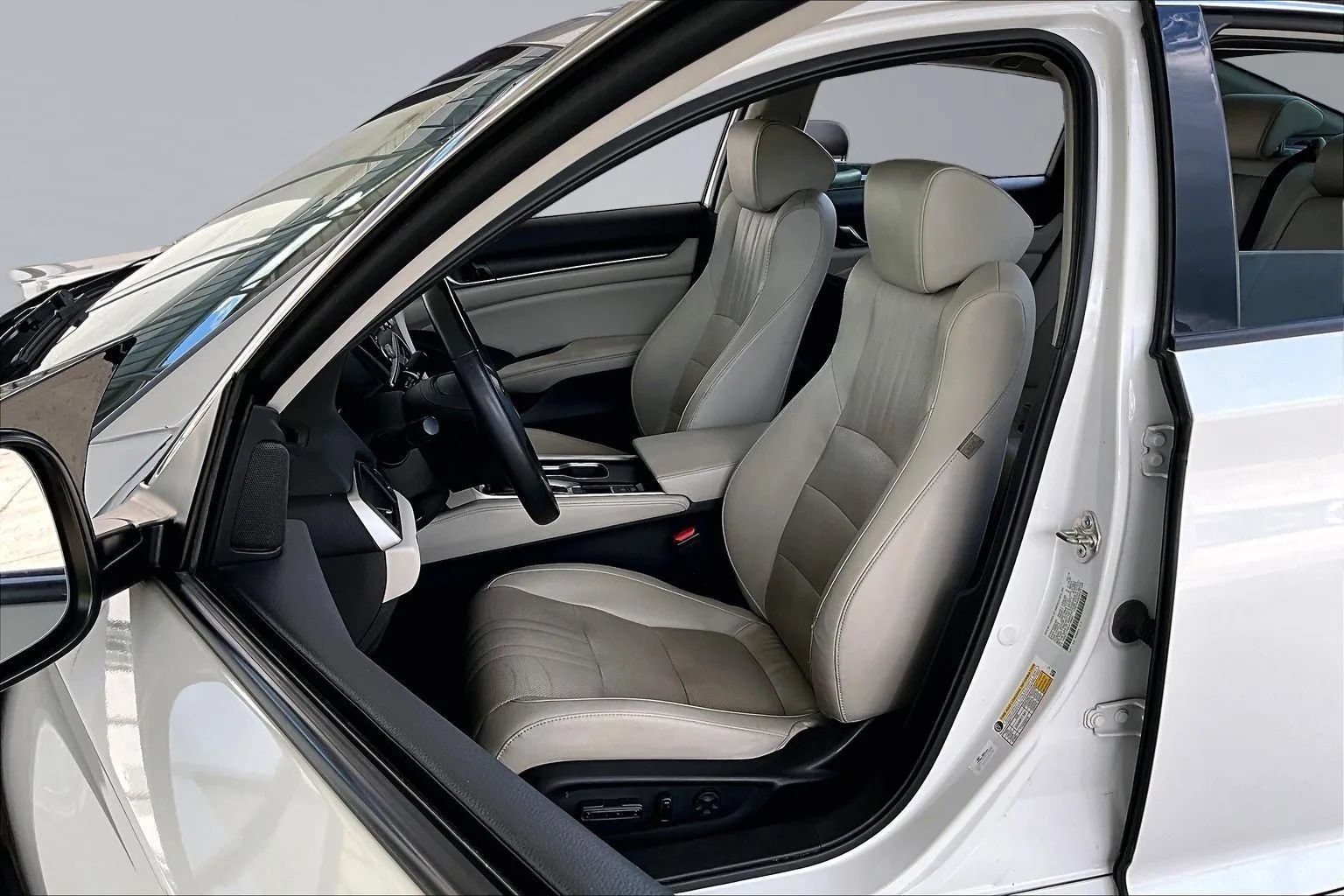 Used 2018 Honda Accord EX-L image 18