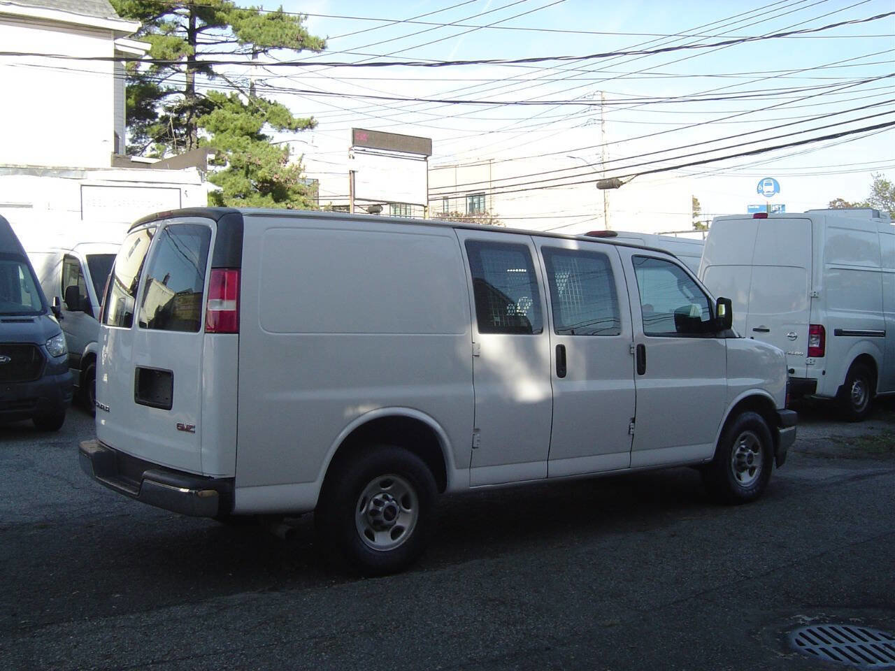 Used 2019 GMC Savana 2500 w/ Driver Convenience Package image 4
