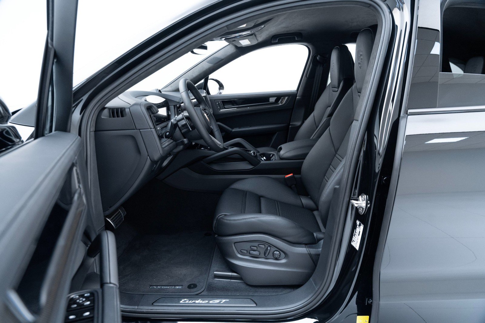 New 2026 Porsche Cayenne Turbo GT image 18