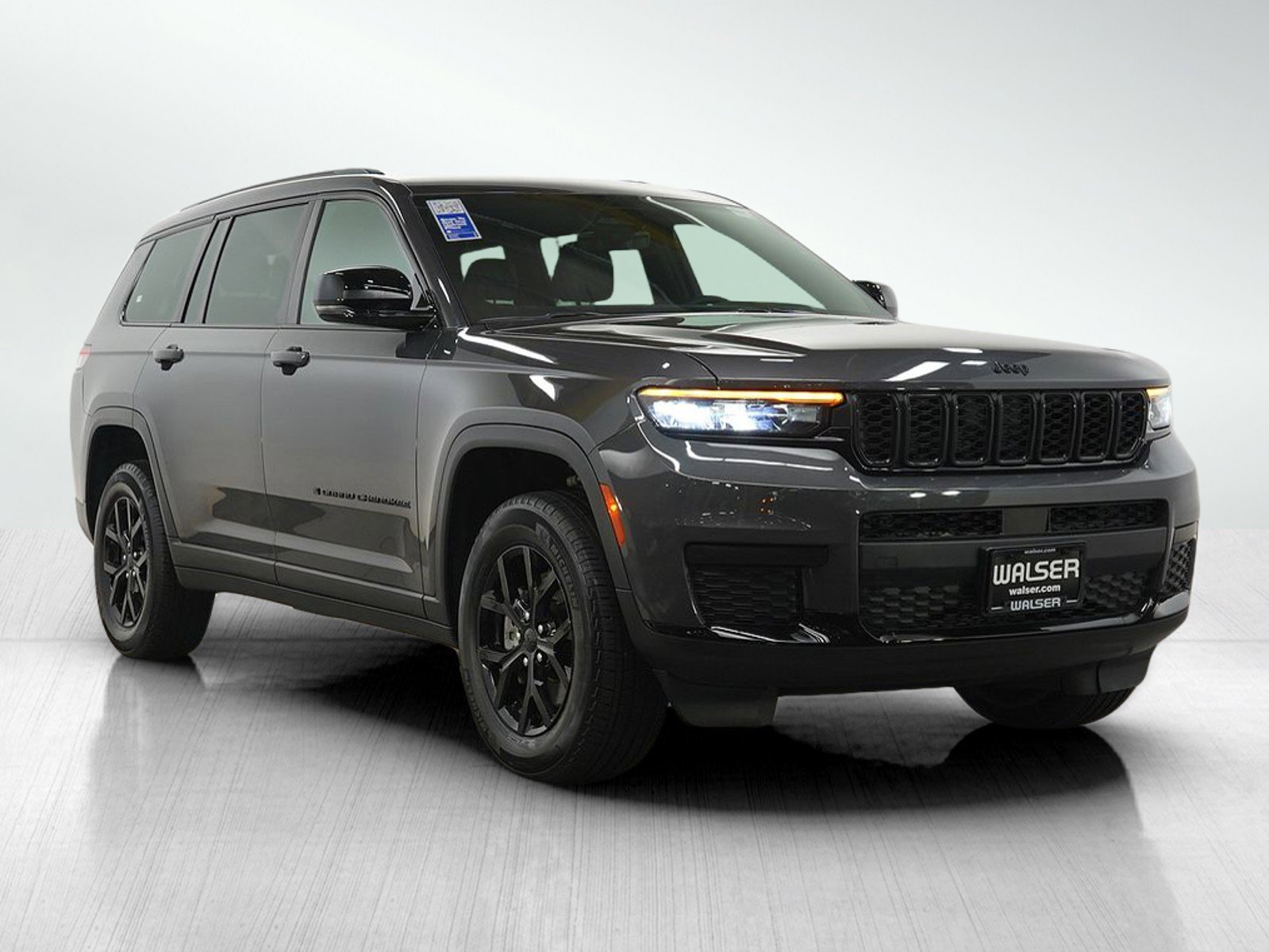 Used 2025 Jeep Grand Cherokee L Laredo AWD/4WD image 7
