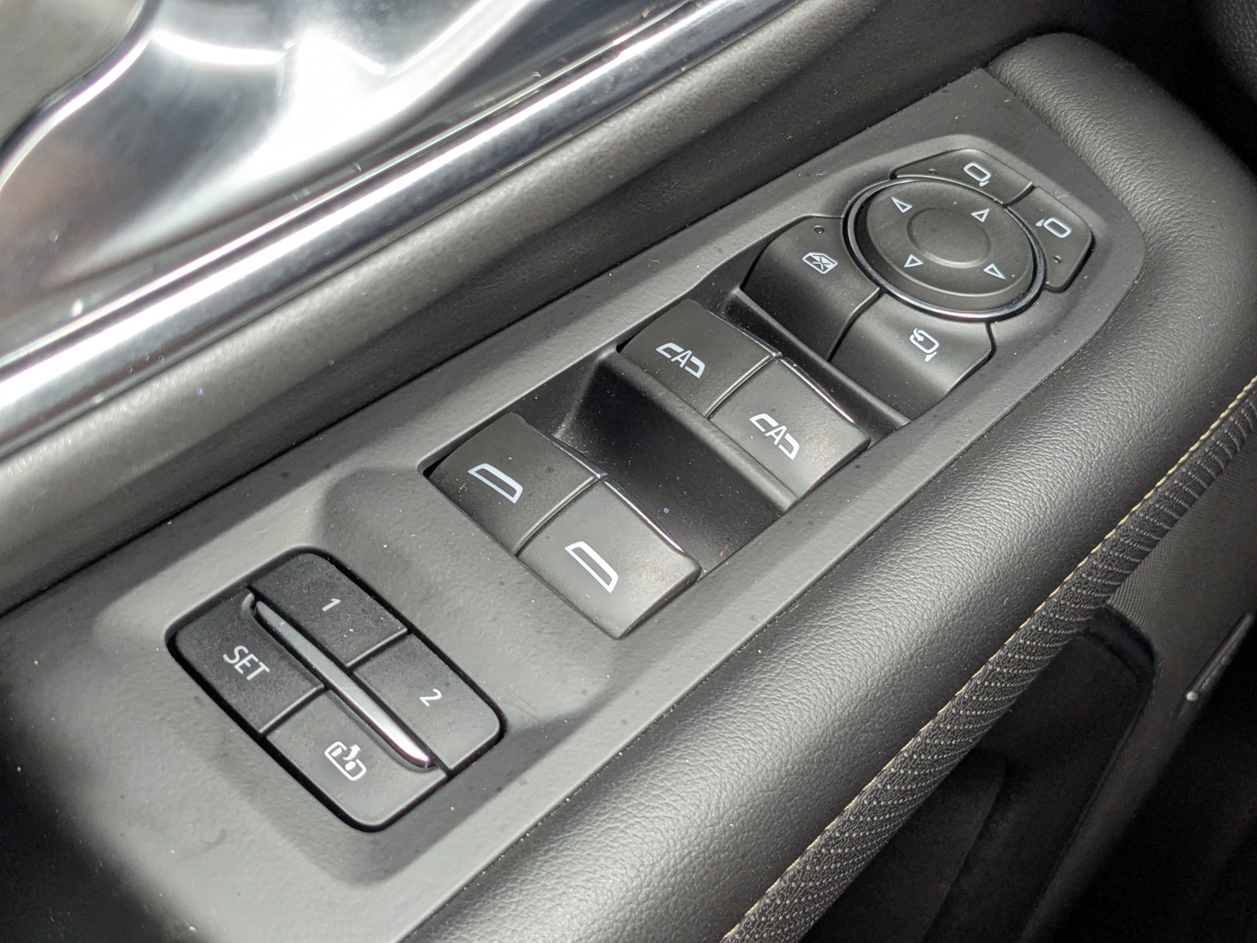 Used 2023 Chevrolet Suburban Premier image 24