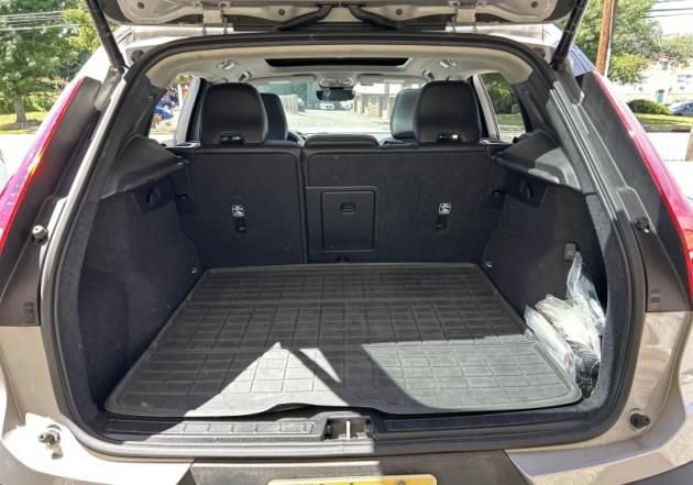Certified 2023 Volvo XC40 B5 Plus w/ Driver Assist Package AWD/4WD image 15