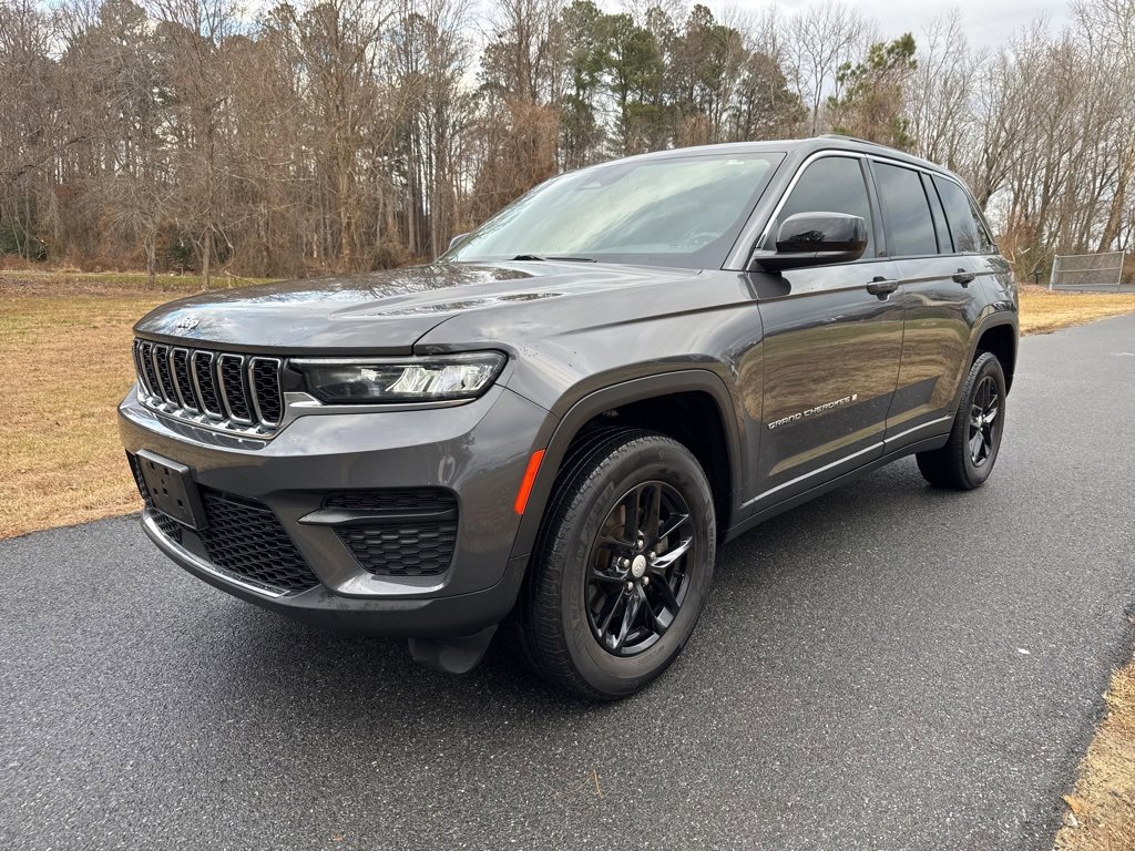 Used 2023 Jeep Grand Cherokee Laredo image 12