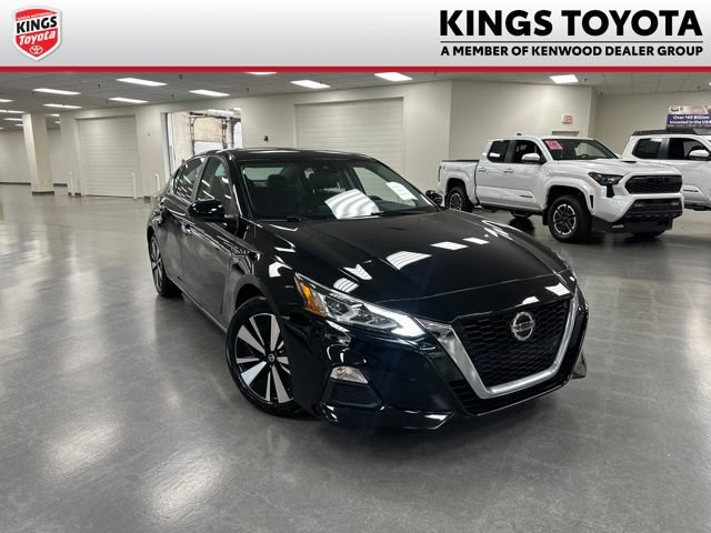 Used 2022 Nissan Altima 2.5 SV w/ SV Premium Package