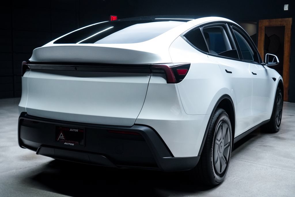 Used 2026 Tesla Model Y 2WD image 19