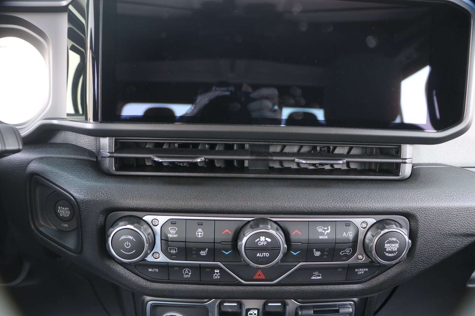 New 2026 Jeep Gladiator Sport AWD/4WD image 19