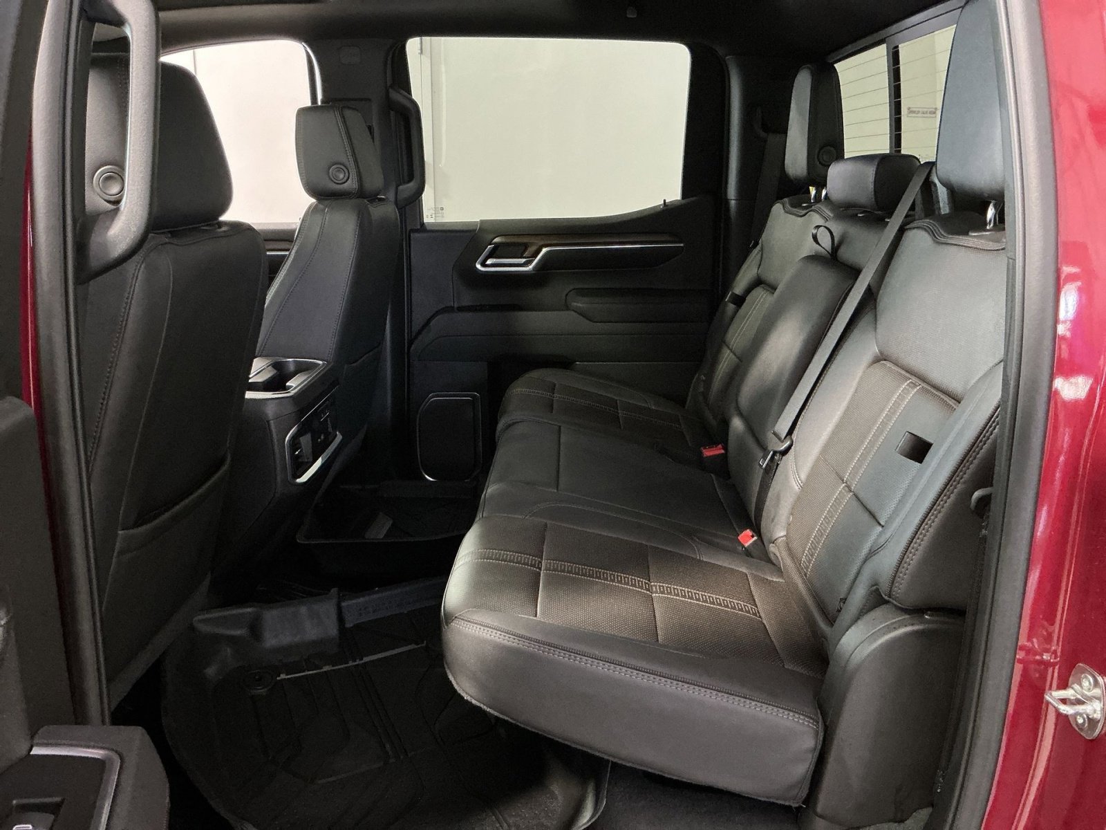 Used 2025 Chevrolet Silverado 1500 High Country image 32