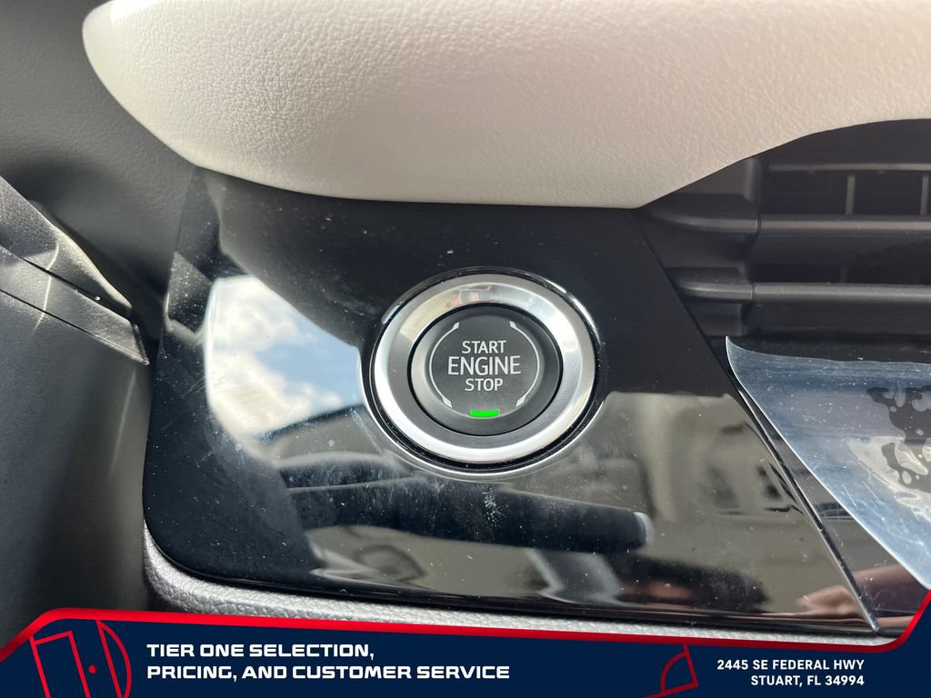Used 2025 Buick Envision Avenir AWD/4WD image 28