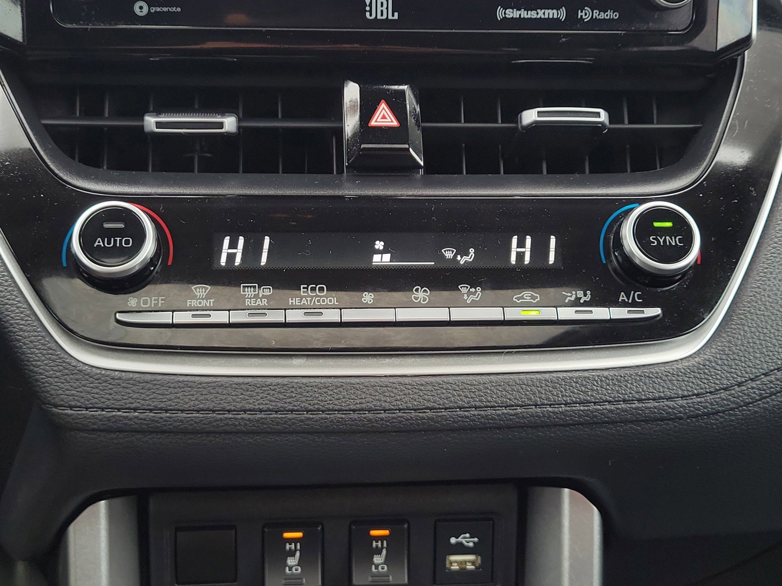 Used 2022 Toyota Corolla Cross XLE w/ Convenience Package AWD/4WD image 31