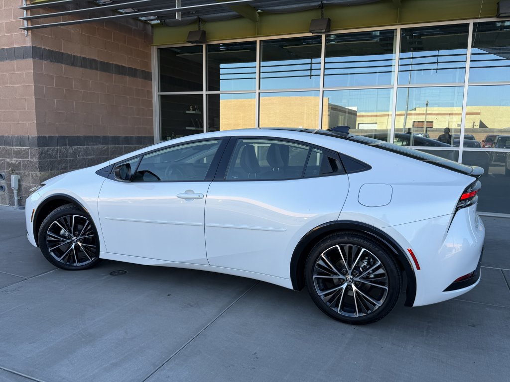 Used 2024 Toyota Prius XLE image 5