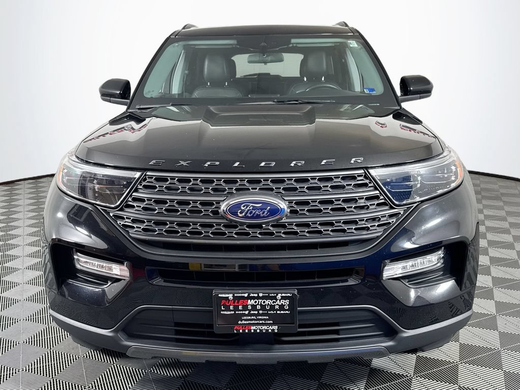 Used 2023 Ford Explorer XLT w/ Equipment Group 202A AWD/4WD image 2
