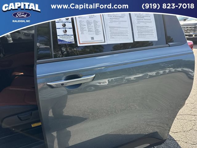 Used 2025 Kia Carnival SX FWD image 17