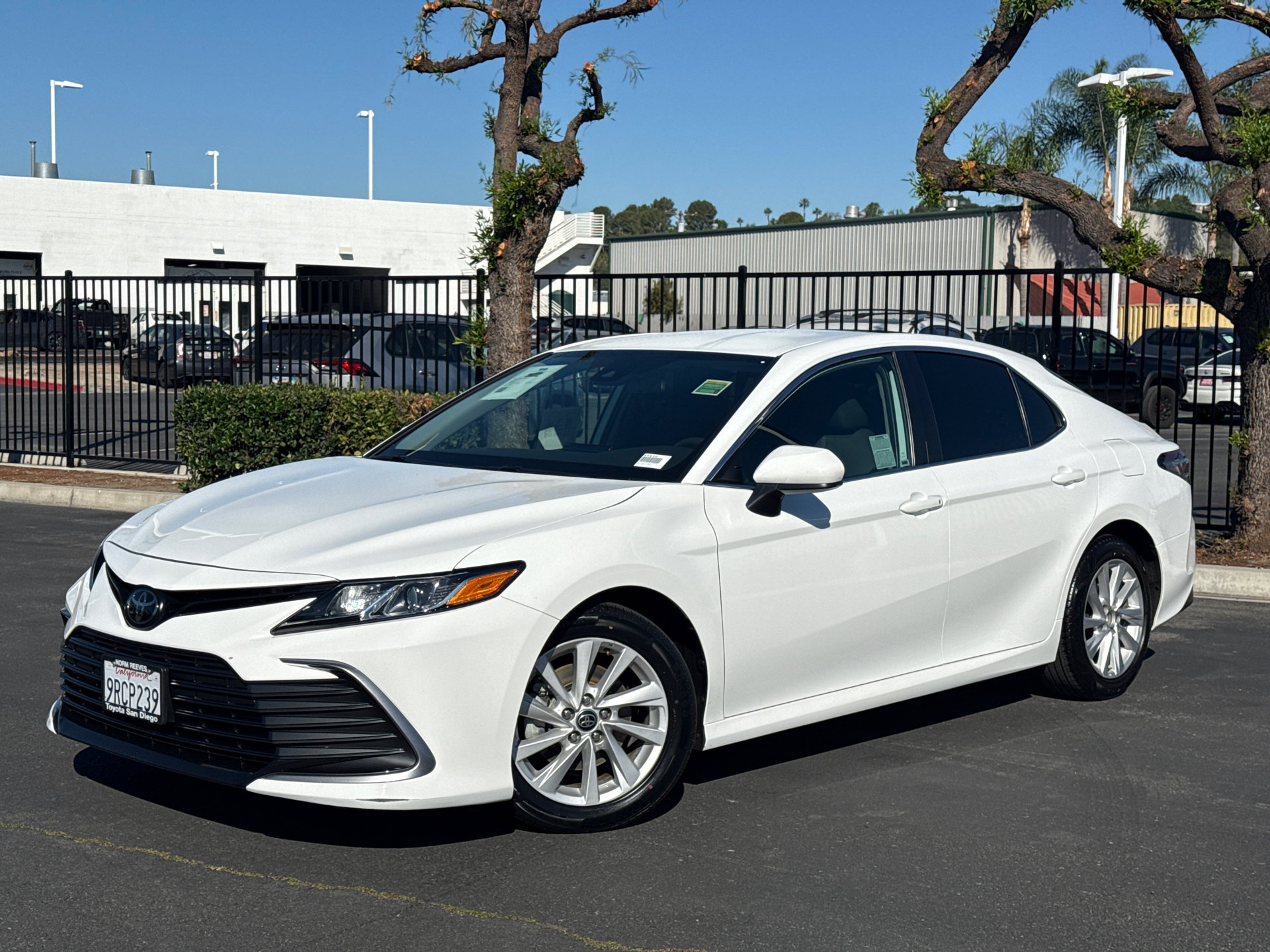 Used 2023 Toyota Camry LE FWD image 2