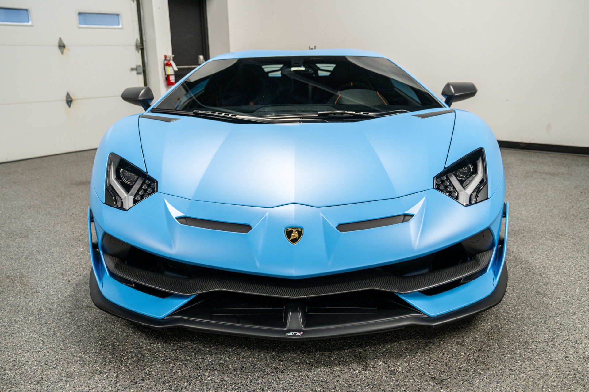 Used 2020 Lamborghini Aventador SVJ AWD/4WD image 4